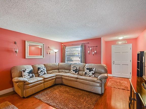 5th image of 209 N Powers Dr
