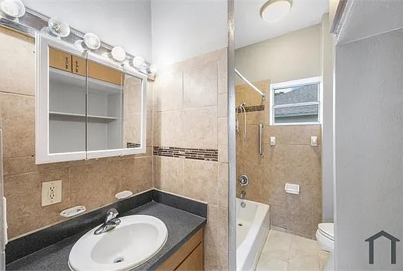 950 18th Ave S #1 — Photo 11