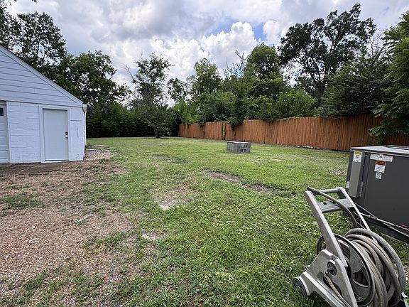 5th image of 2618 Woodyhill Dr