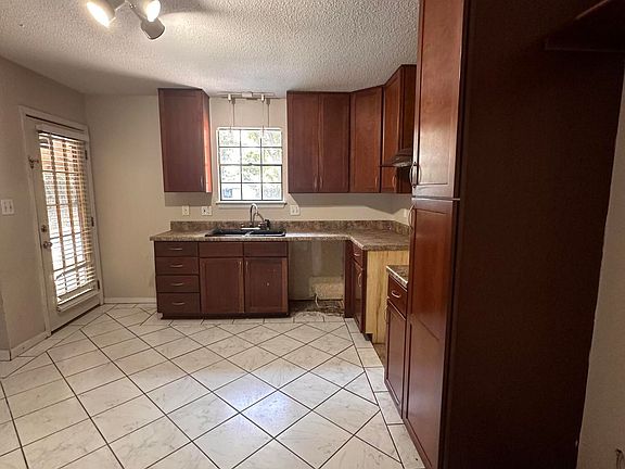 3rd image of 635 Sea View Dr