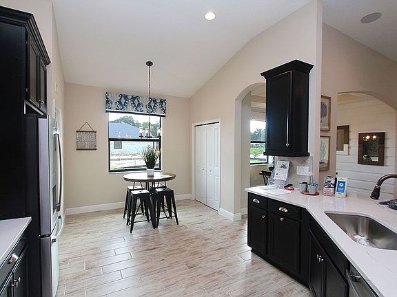 Sweetwater new home model eat in kitchen cafe William Ryan Homes Tampa