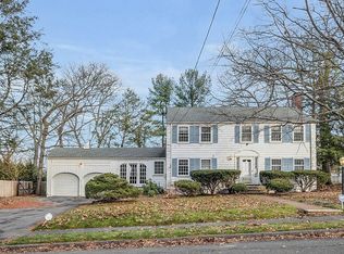 9 Hunting Ln, Lynnfield, MA 01940