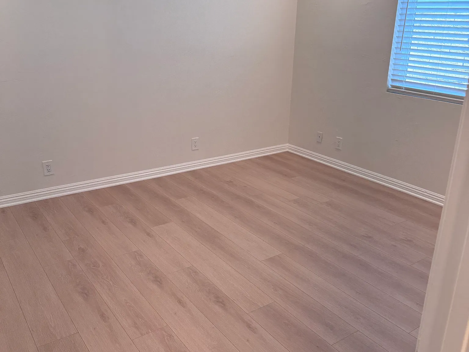 25116 Vermont Dr — Photo 4