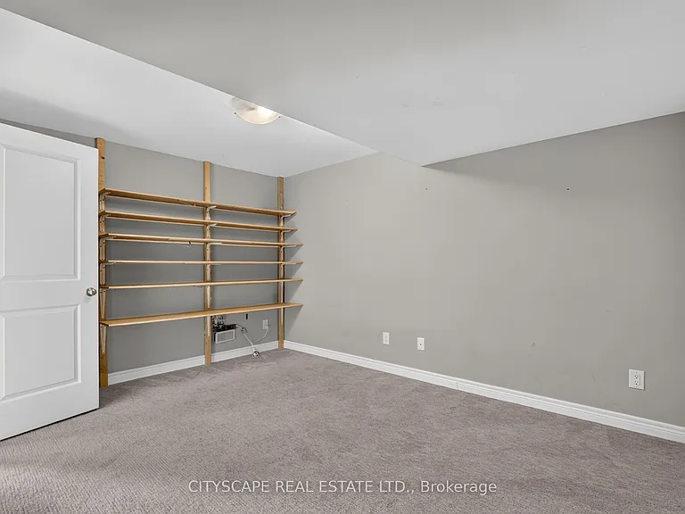 27 Lamb Cres — Photo 32