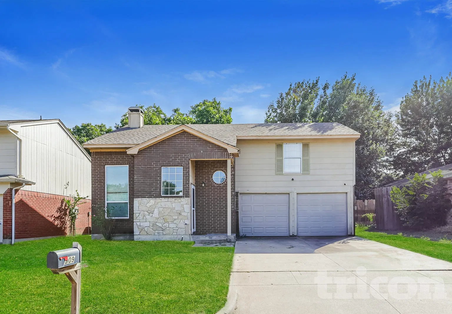 909 Canary Lane Mansfield TX — Photo 1