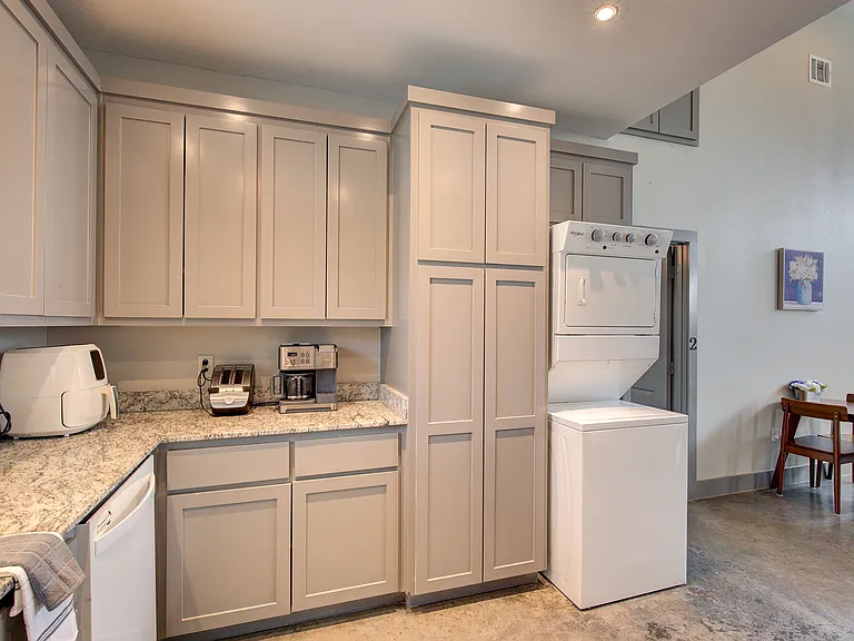 604 Maple St #2 — Photo 24