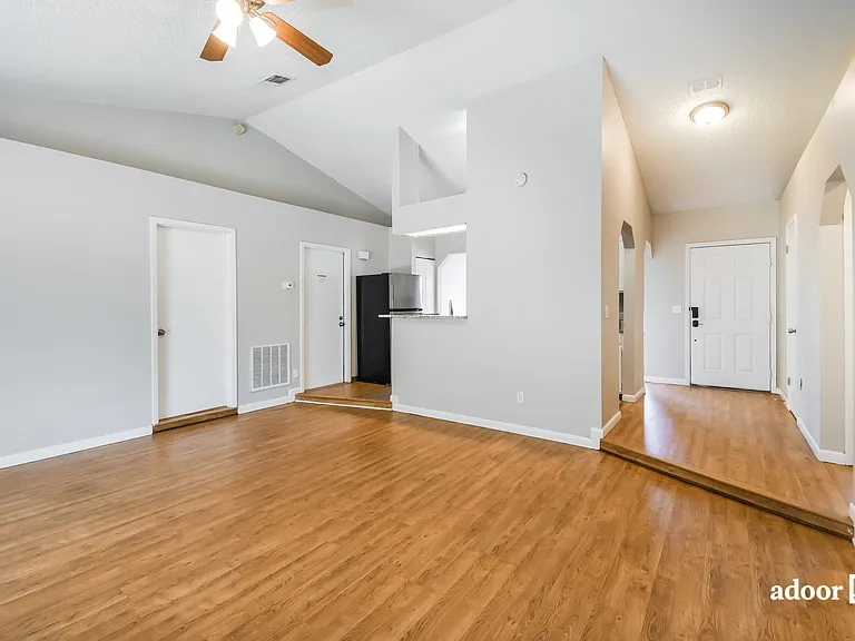 7137 Eagles Perch Dr — Photo 4