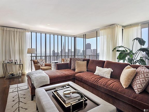 2nd image of 999 Green St APT 1704