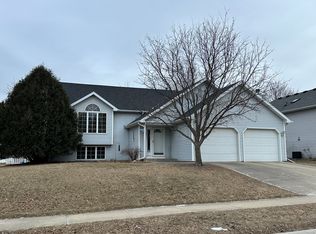 2737 59th St NW, Rochester, MN 55901