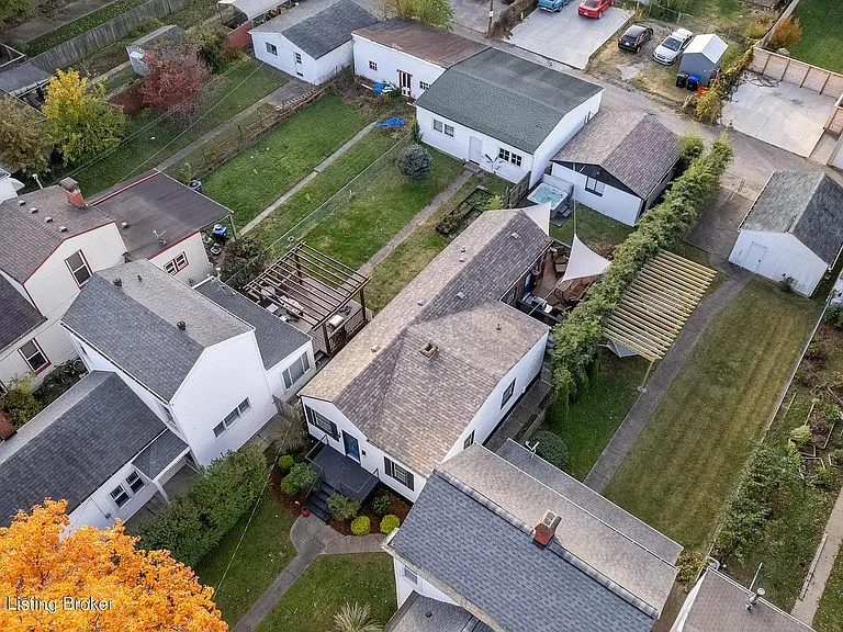 184 N State St — Photo 3
