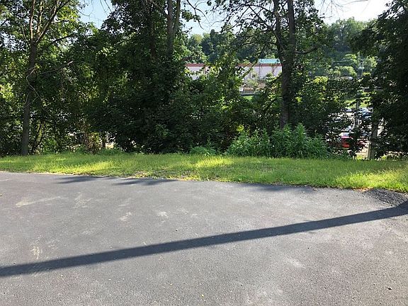 3rd image of 799B Cooke Dr