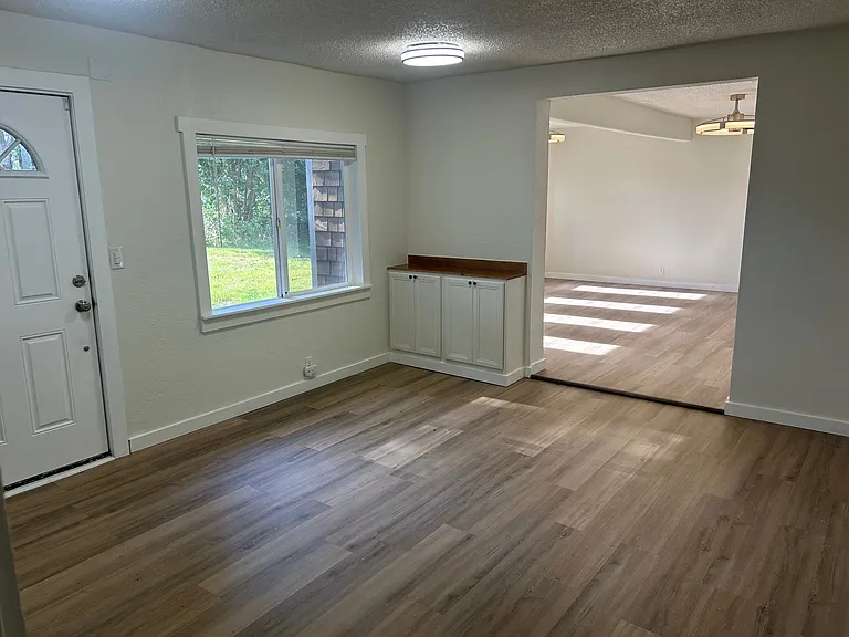 1491 Russell Ave SE — Photo 4
