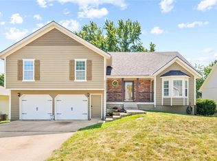 1711 NE Duchess Dr, Lees Summit, MO 64086