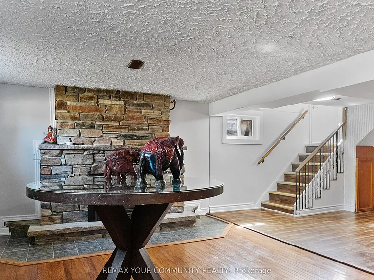 2 Emmeline Cres #LOWER — Photo 2