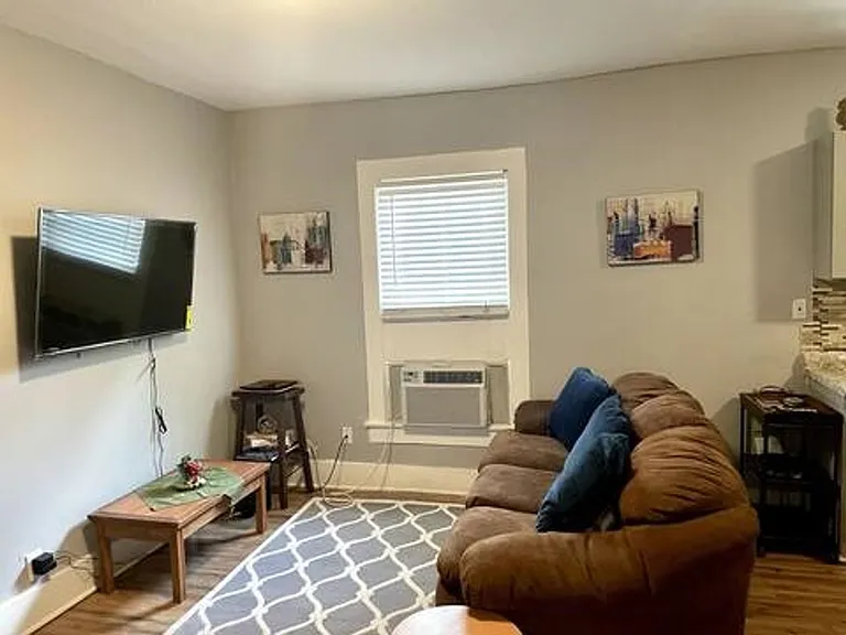 625 E Woodlawn Ave — Photo 7