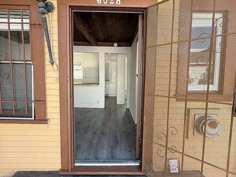 6028 Eleanor Ave #6028 — Photo 2