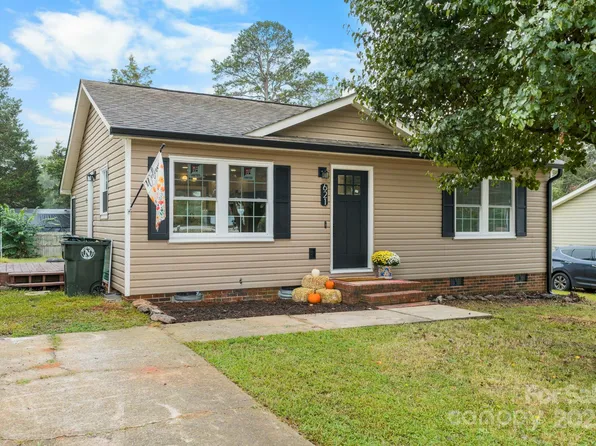 621 W 13th St, Newton, NC 28658