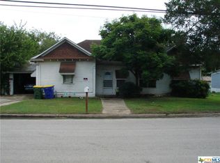 1510 N College St, Gonzales, TX 78629