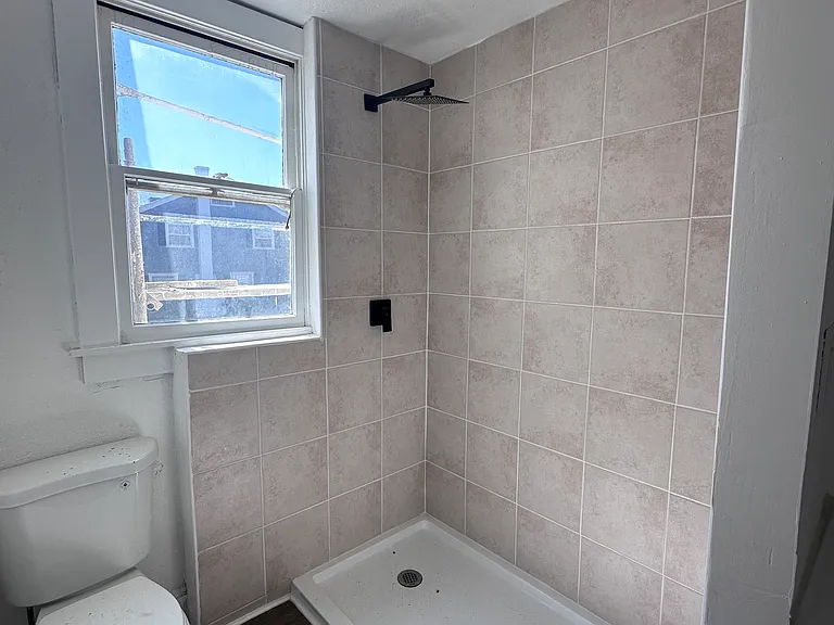 611 N Kaweah St #601 — Photo 8