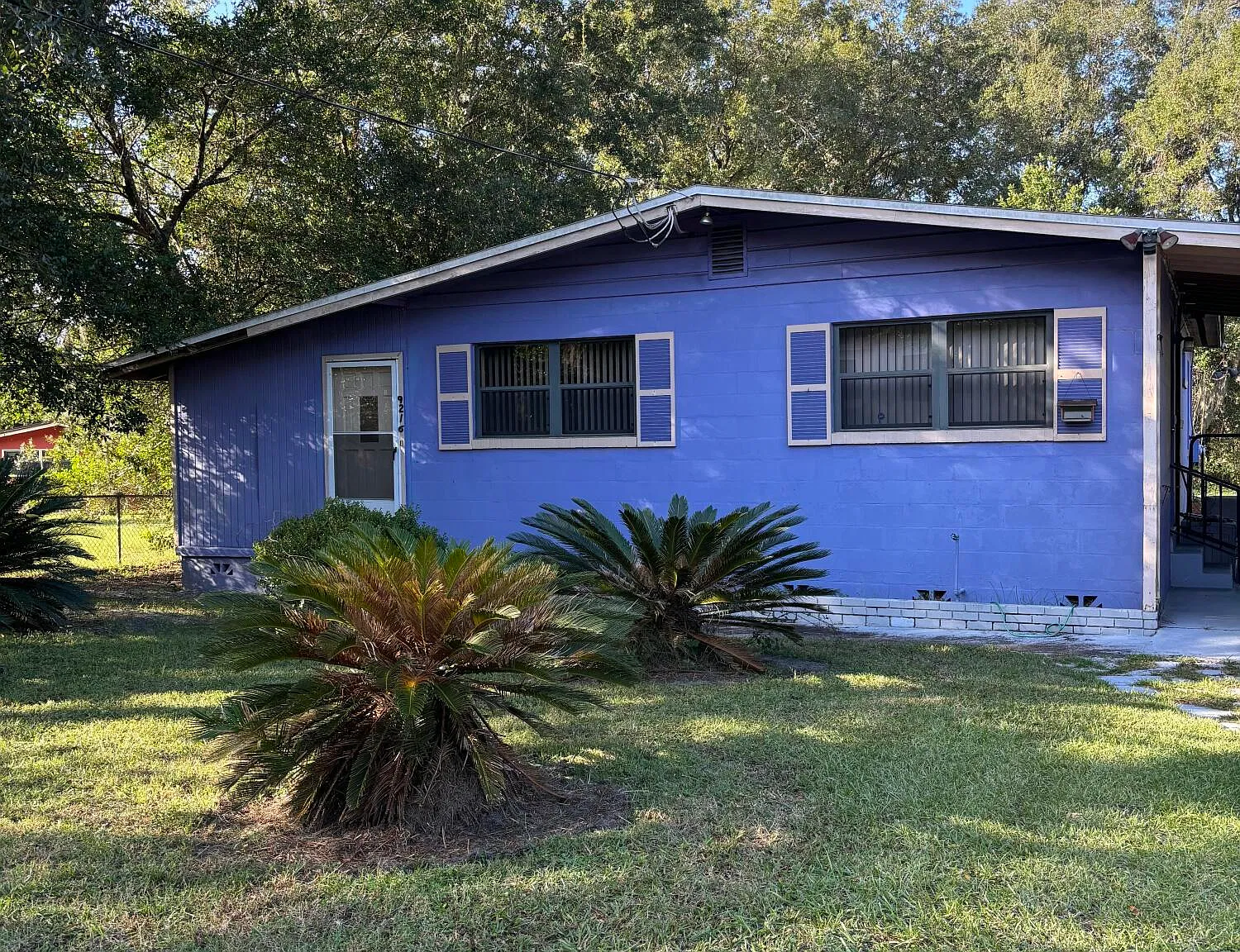 3 bed, 1.0 bath, 1052 sqft, $1,300 — Photo 1