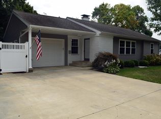 504 W Maple Dr, Eureka, IL