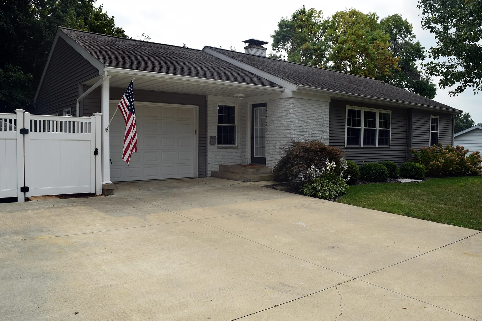 504 W Maple Dr photo 1