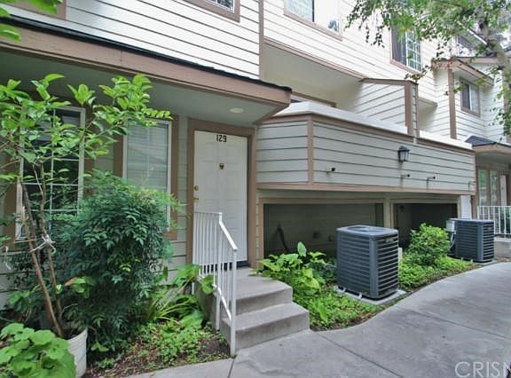 2nd image of 11150 Glenoaks Blvd Unit 129