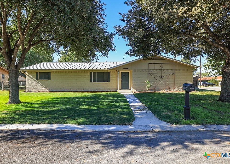 1st image of 1004 Orchid Cir