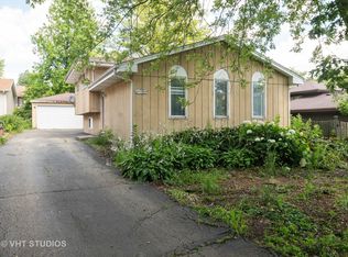 26W264 Cooley Ave, Winfield, IL 60190