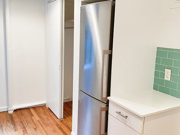 3rd image of 240 W 15th St APT 10