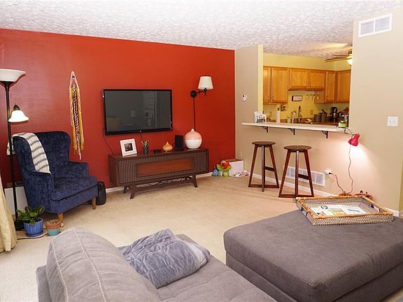 2nd image of 9965 Beverly Ln