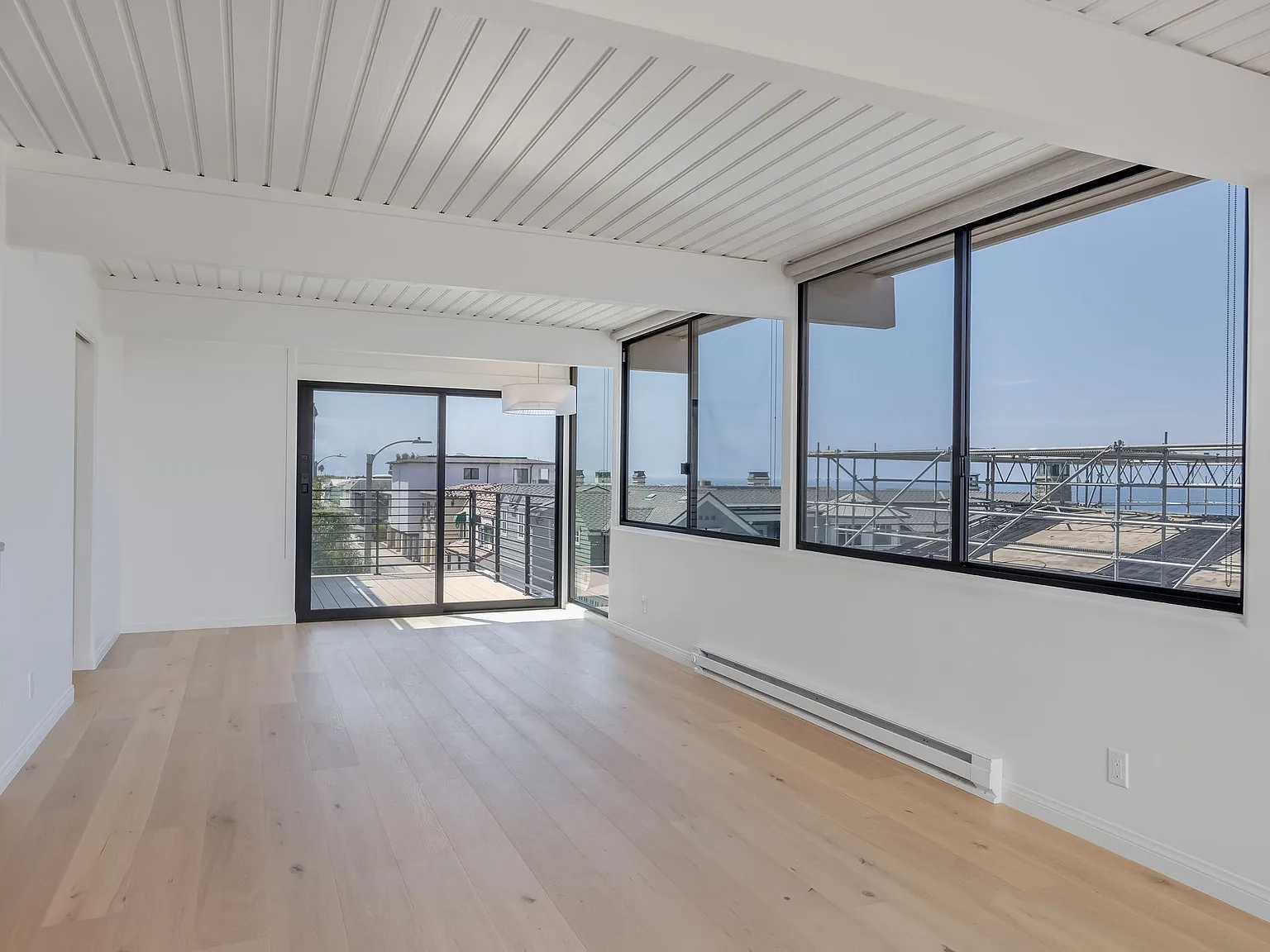 2 bed, 1000 sqft, $9,750 — Photo 3