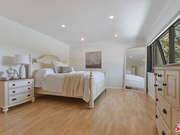 5th image of 9000 Vanalden Ave Unit 123
