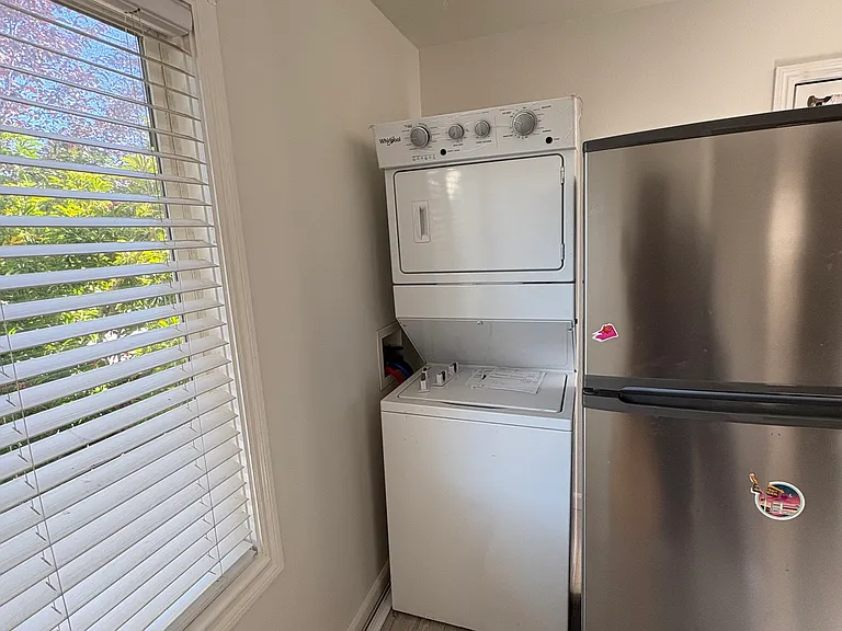 545 Rollins Rd — Photo 16