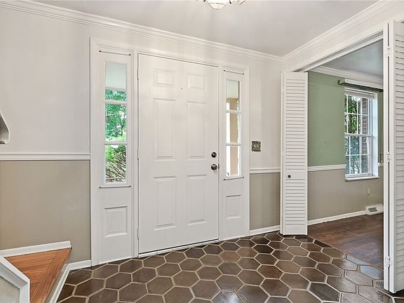 3rd image of 1060 Covington Pl