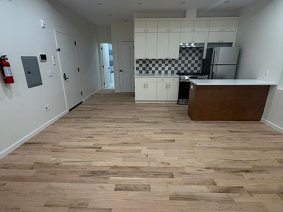 2nd image of 15-17 Palisade Ave #5