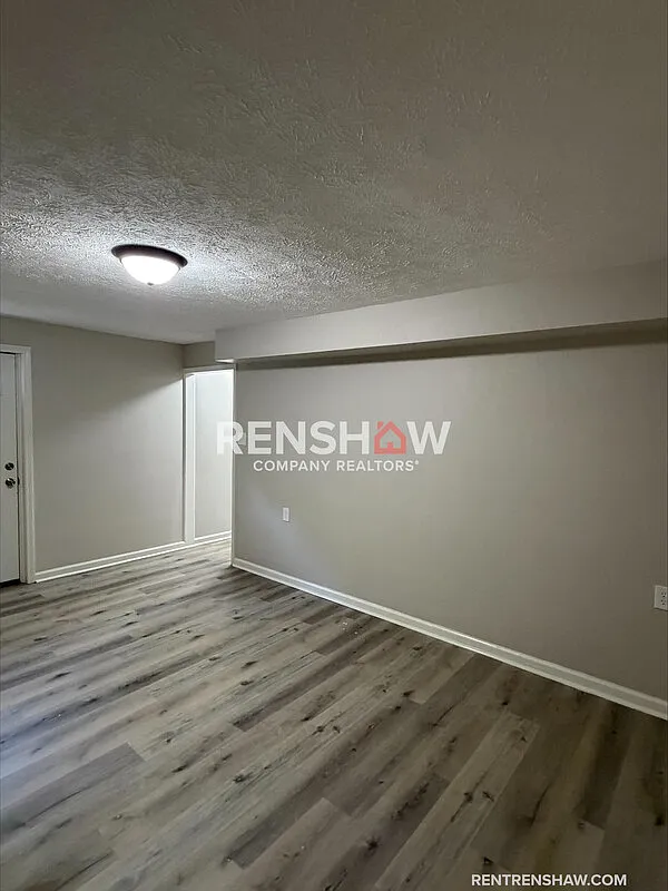5 bed, 2.0 bath, 2455 sqft, $1,800 — Photo 3