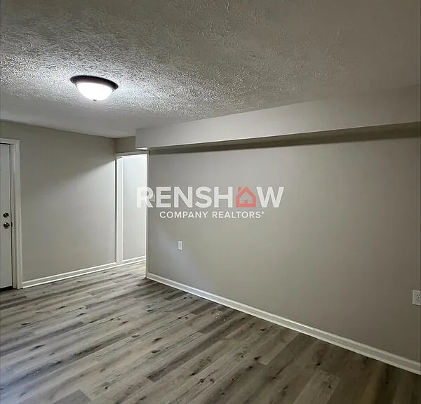 68 Royal Oaks Pl — Photo 3