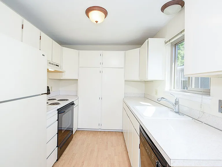 1408 Queen Anne Ave N — Photo 13