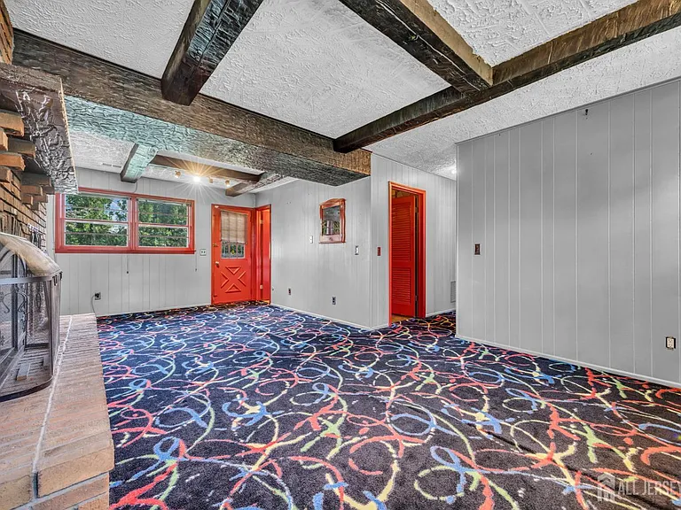 132 Somerset Ave — Photo 18