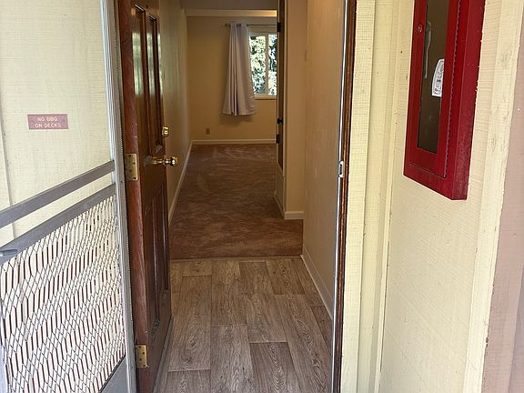 4th image of 1045 W Washington Ave #9