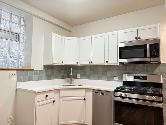 2nd image of 2528 W Cortez St