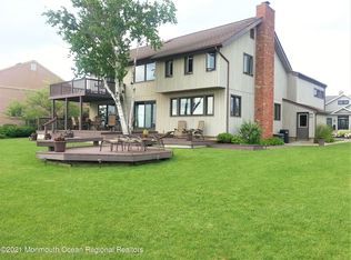 17 Gull Point Rd, Monmouth Beach, NJ 07750