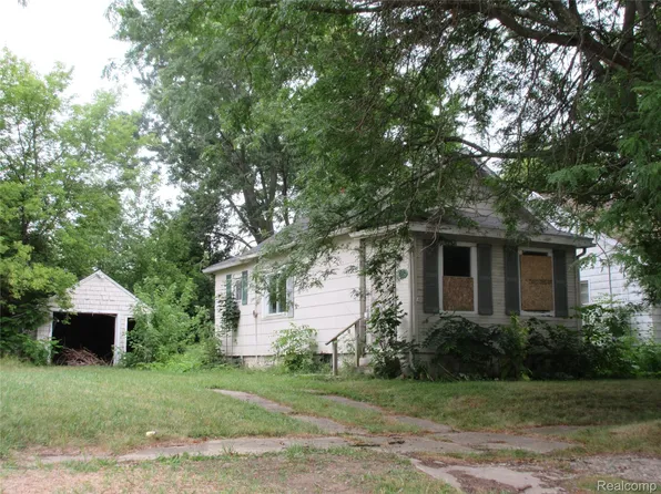915 Stocker Ave, Flint, MI 48503