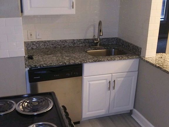 4th image of 4408 Independence Ave #1