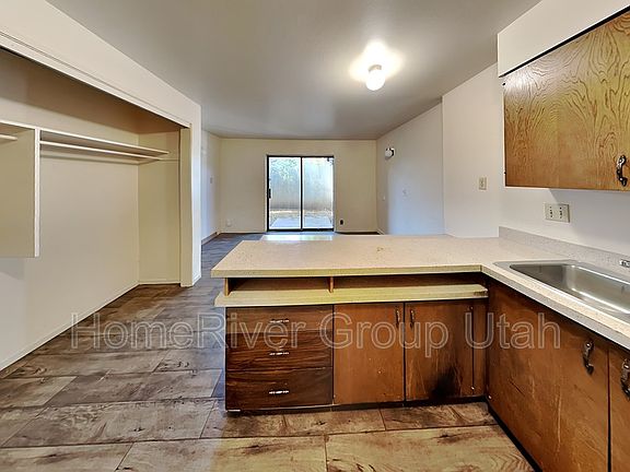5th image of 320 S 700 E APT 16
