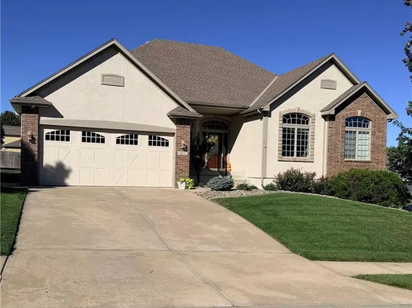 1510 Spur Ridge Cir, Raymore, MO 64083