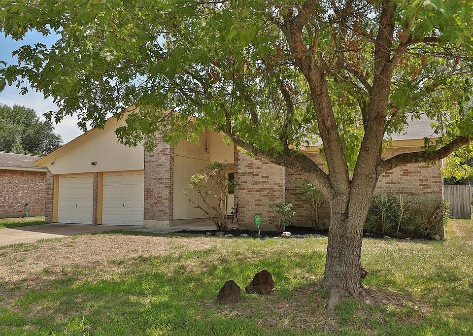 Great one story has brick on 4 sides for easy maintenance
