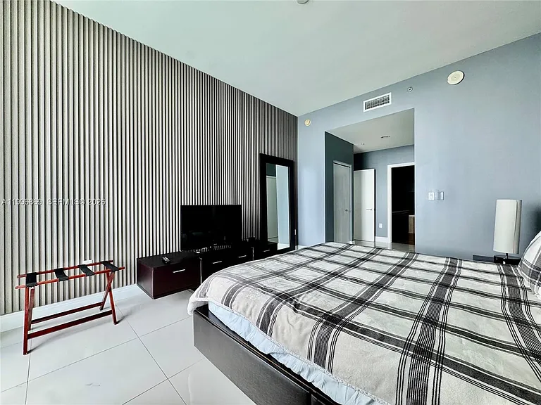 7928 East Dr #805 — Photo 9