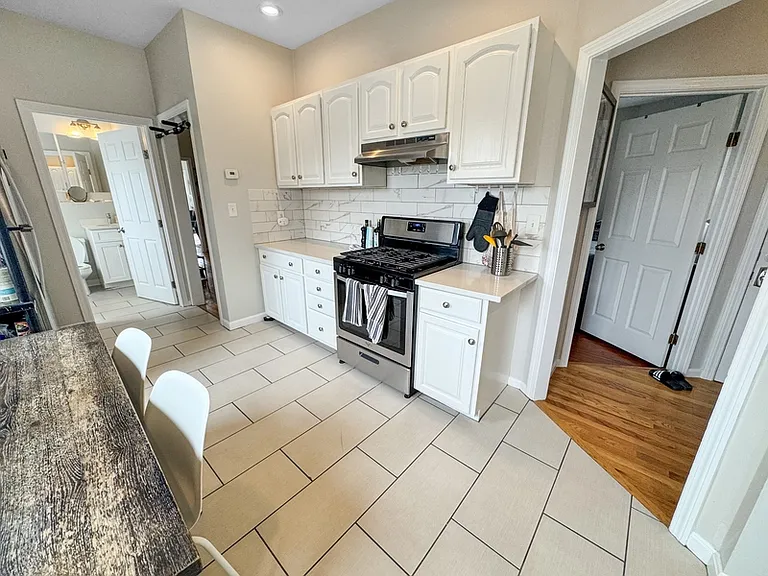 107 Columbia St #3 — Photo 5